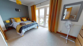 Cosy Town House Sleeps 8